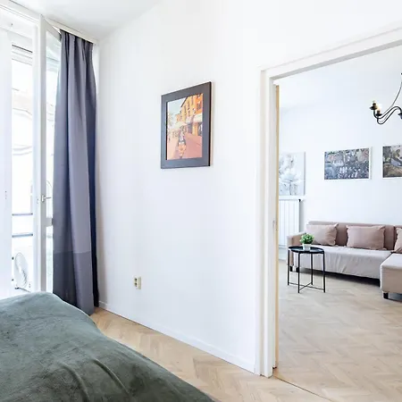Apartman Ultra - Balcony - Basilica View