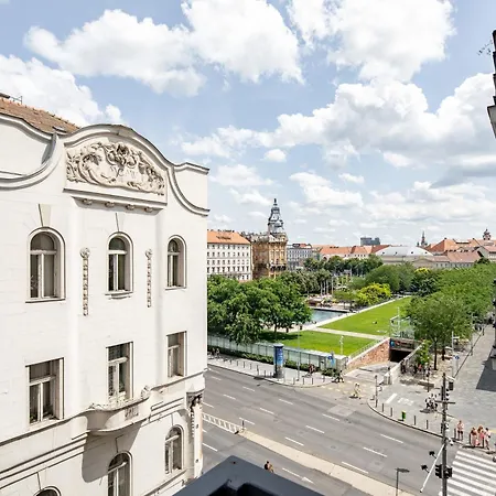Apartman Ultra - Balcony - Basilica View *