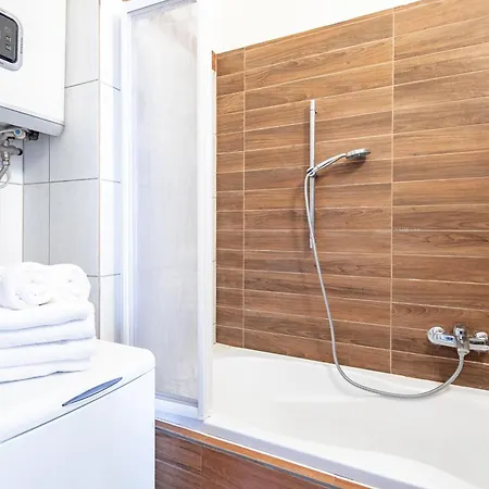 Ultra - Balcony - Basilica View *