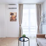 Ultra - Balcony - Basilica View Apartment