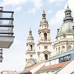 Ultra - Balcony - Basilica View Apartment